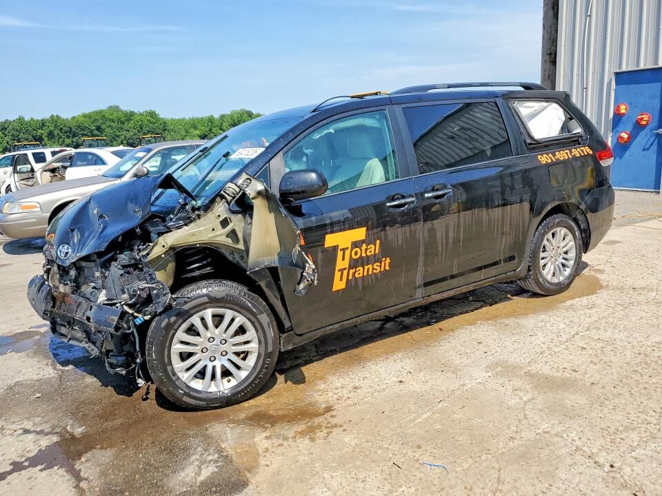 2014 TOYOTA Sienna