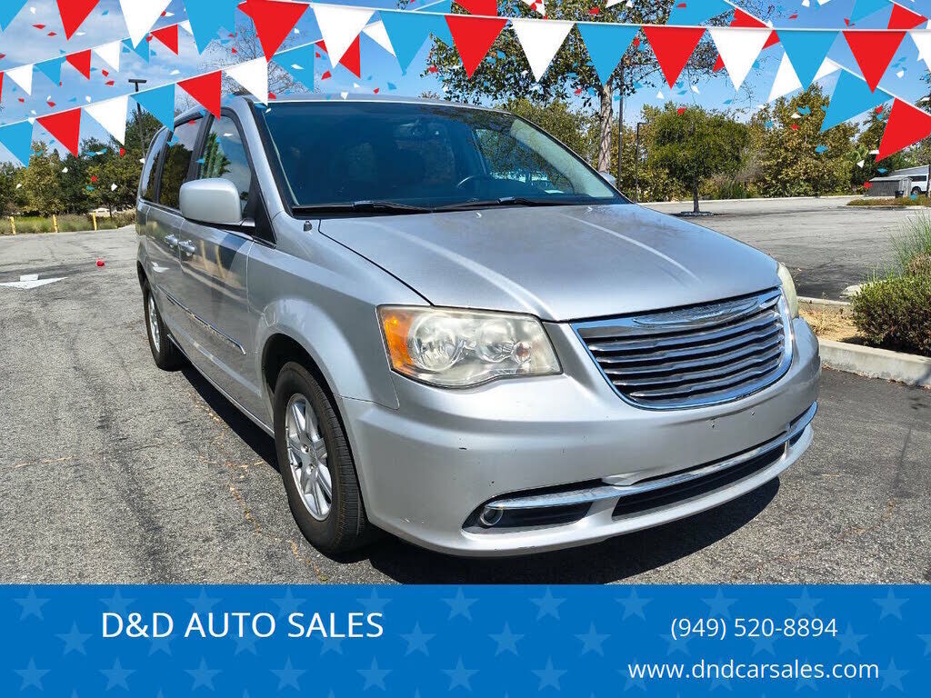 2012 CHRYSLER Town and Country