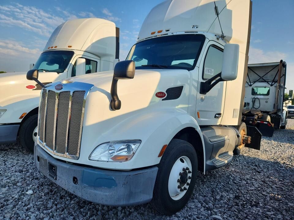 2017 PETERBILT 579