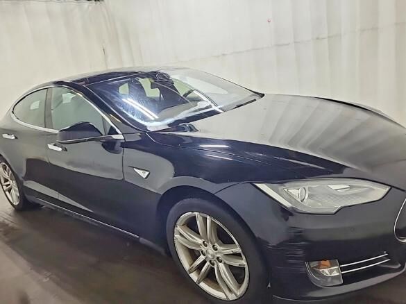 2015 TESLA Model S