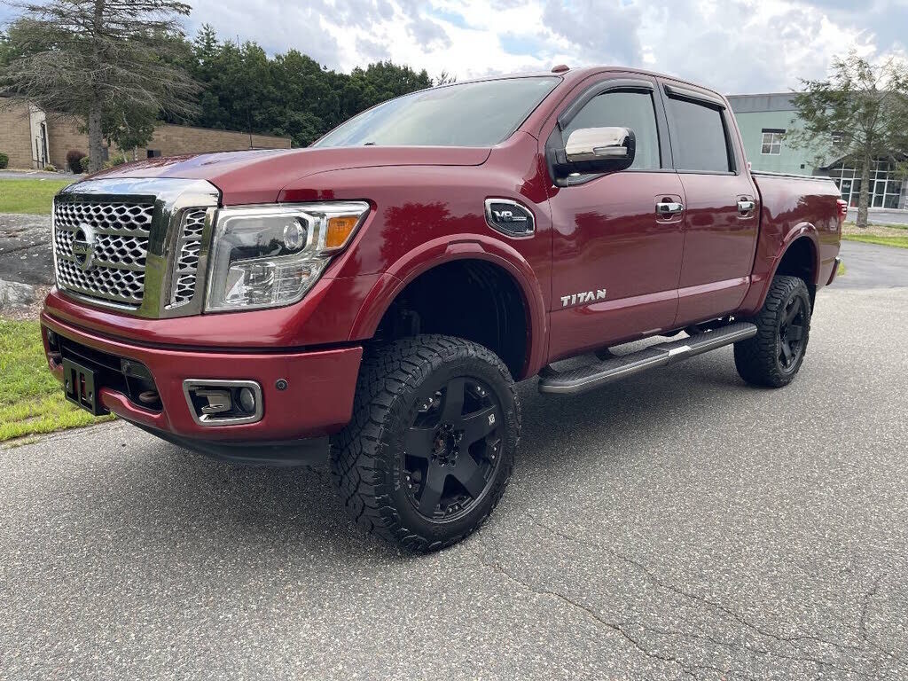 2017 NISSAN Titan