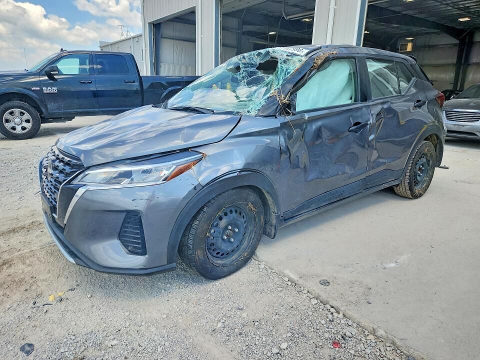 2022 NISSAN Kicks