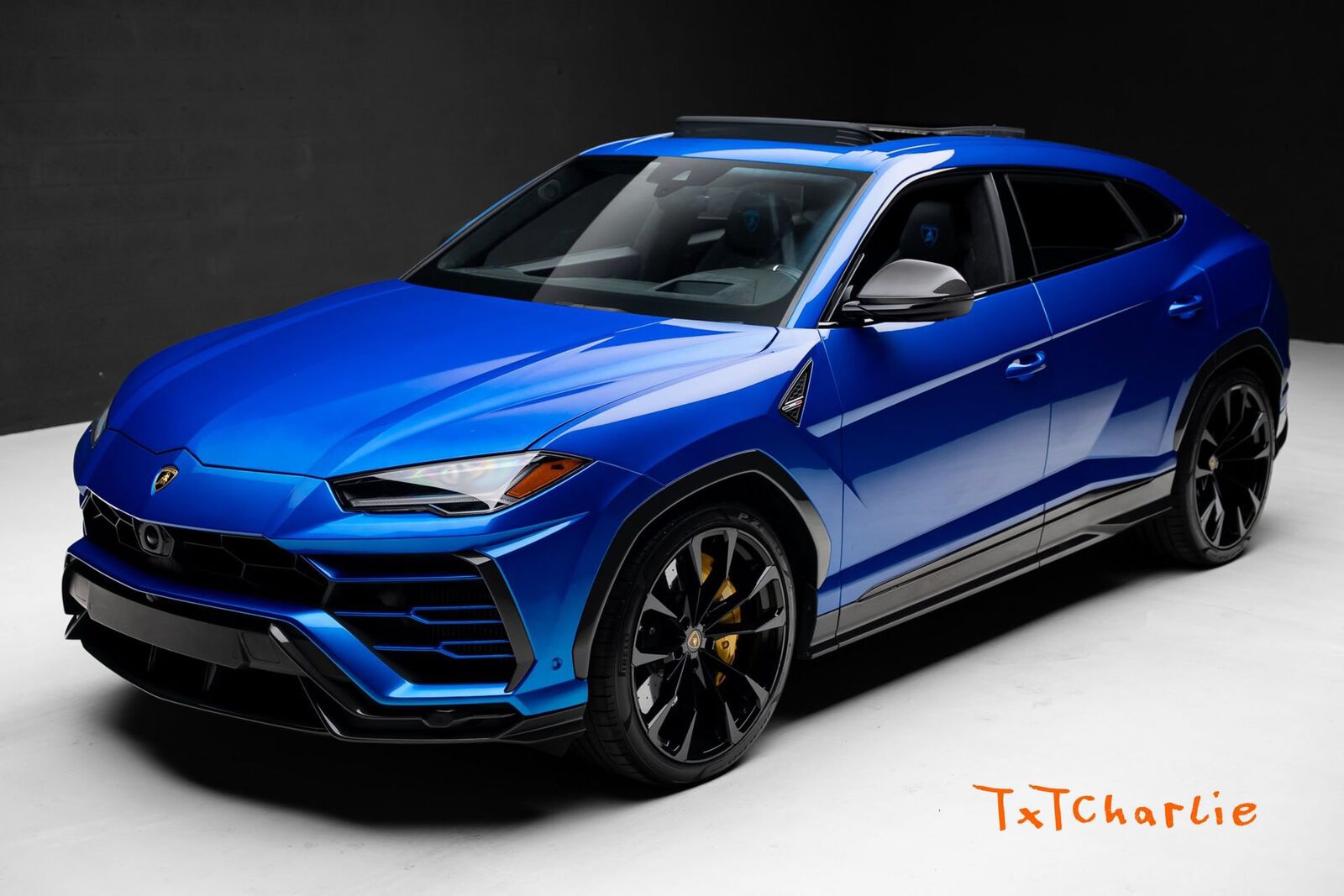 2022 LAMBORGHINI URUS