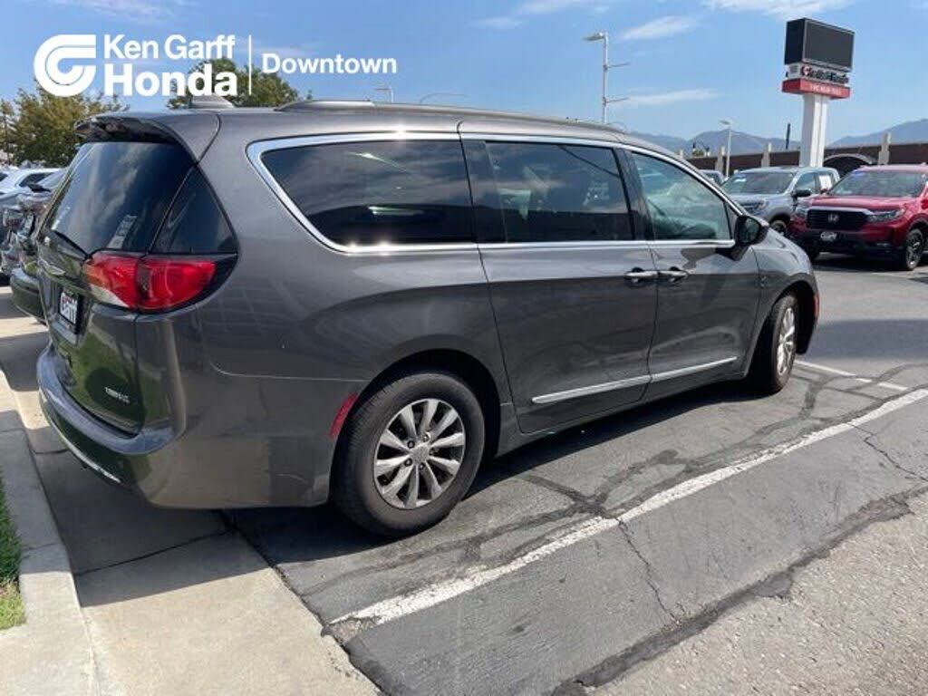 2017 CHRYSLER Pacifica