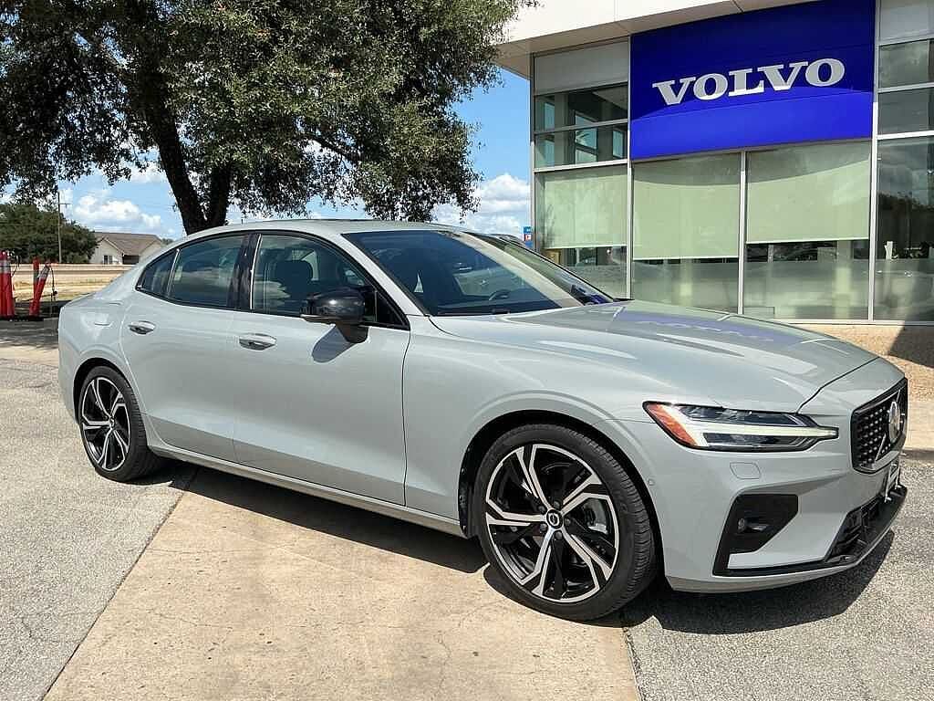 2024 VOLVO S60