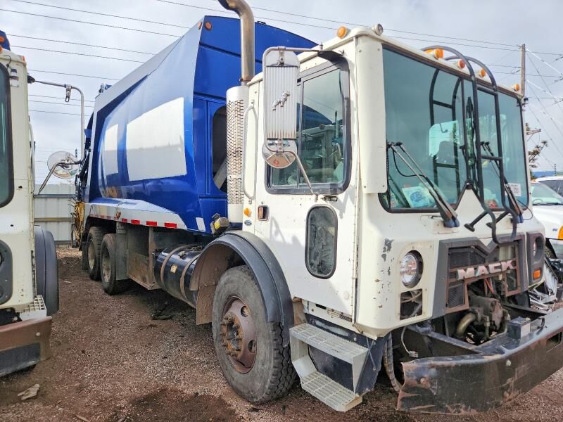 2009 MACK MRU
