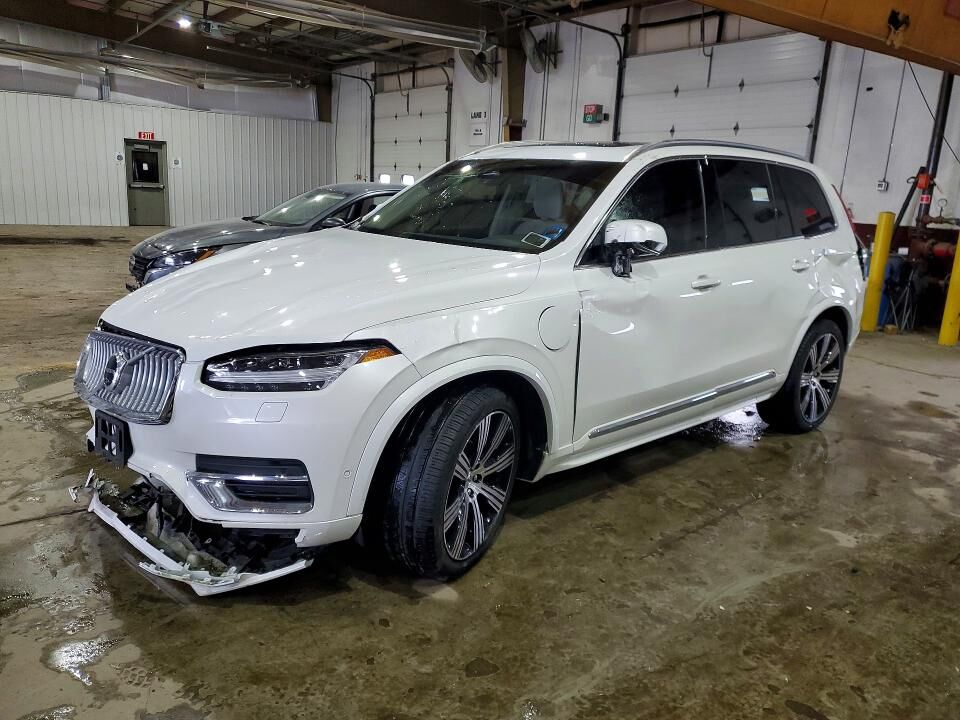 2025 VOLVO XC90