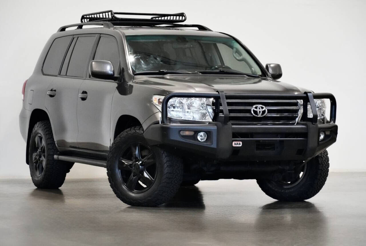 2011 TOYOTA Land Cruiser