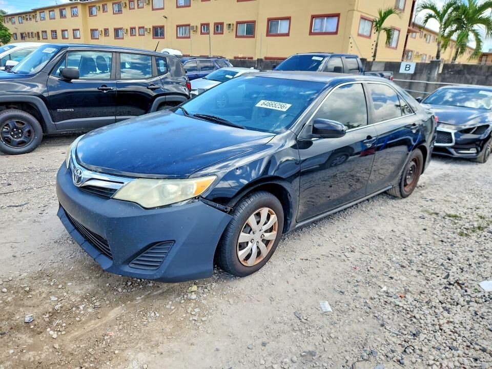 2014 TOYOTA Camry