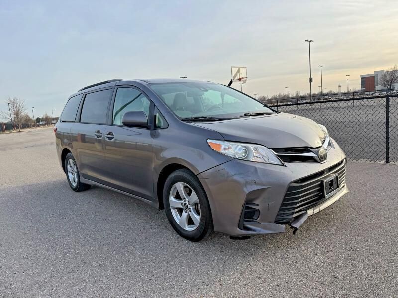 2018 TOYOTA Sienna