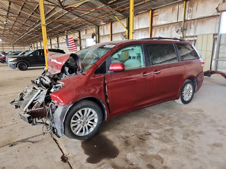 2013 TOYOTA Sienna