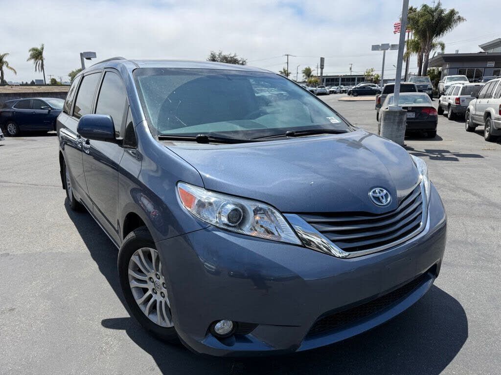 2013 TOYOTA Sienna