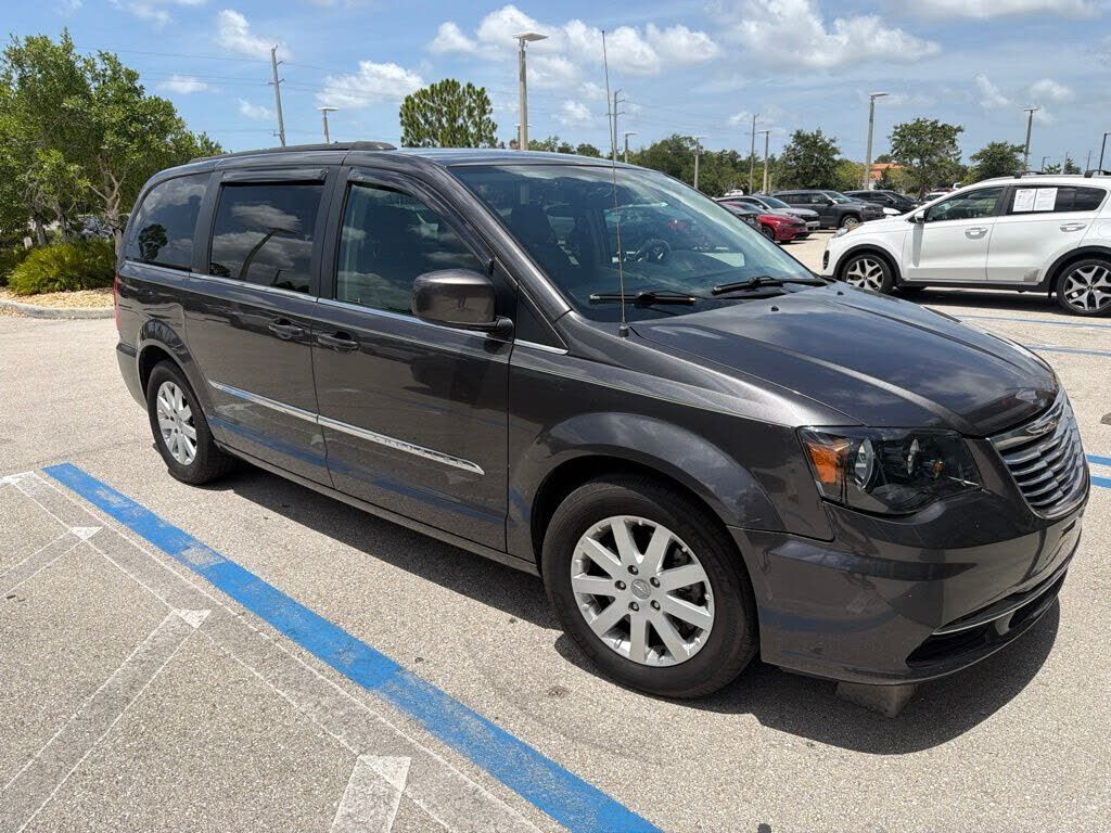 2016 CHRYSLER Town and Country