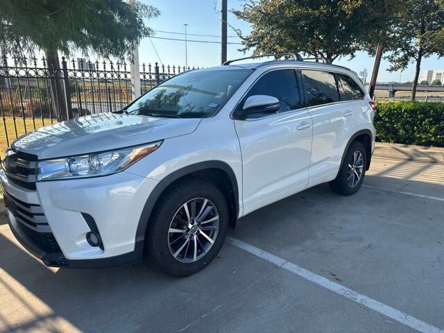 2017 TOYOTA Highlander