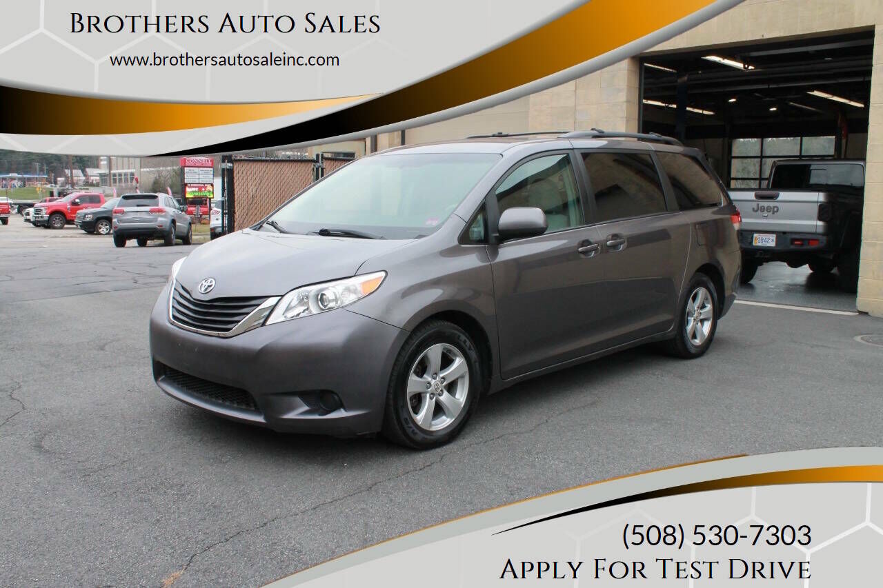 2011 TOYOTA Sienna