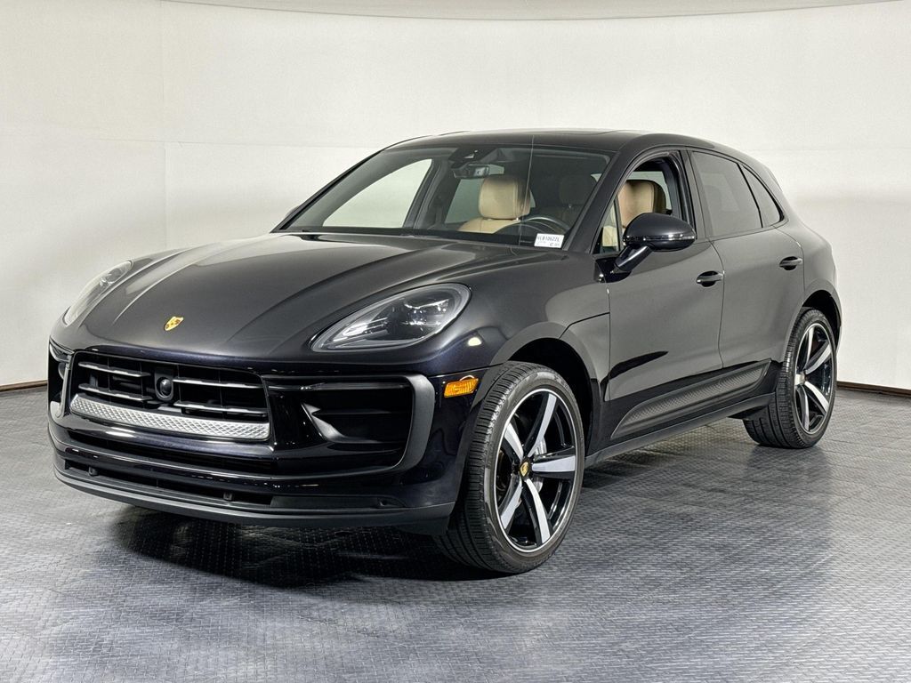 2024 PORSCHE Macan