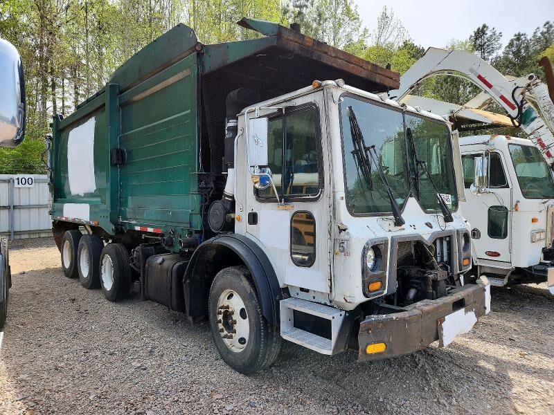 2016 MACK MRU