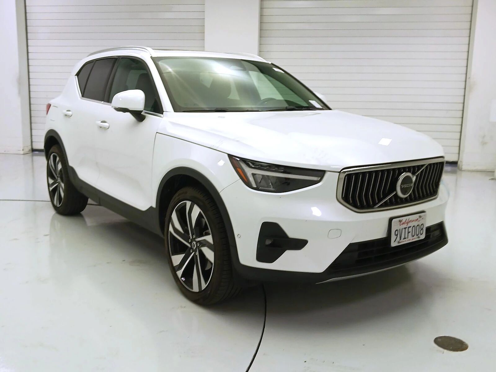 2025 VOLVO XC40