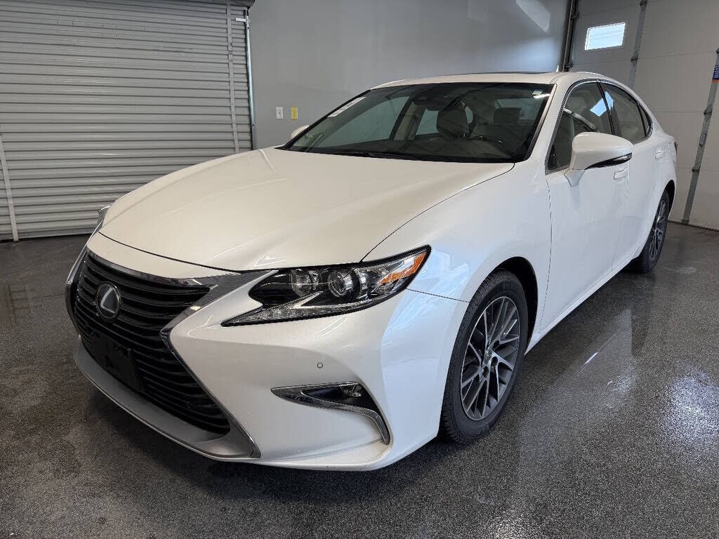 2017 LEXUS ES
