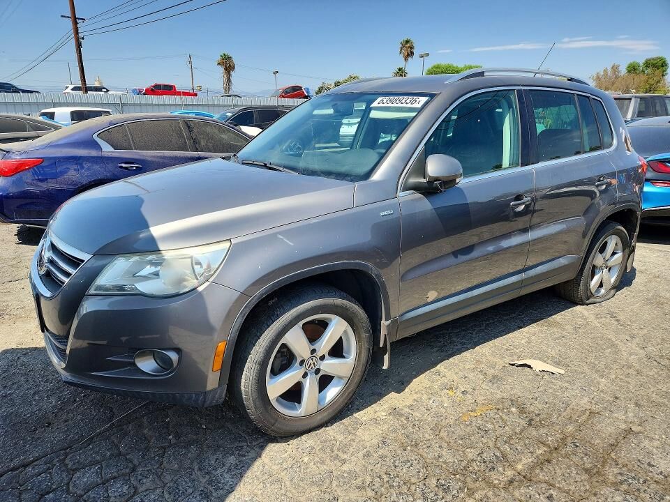 2010 VOLKSWAGEN Tiguan