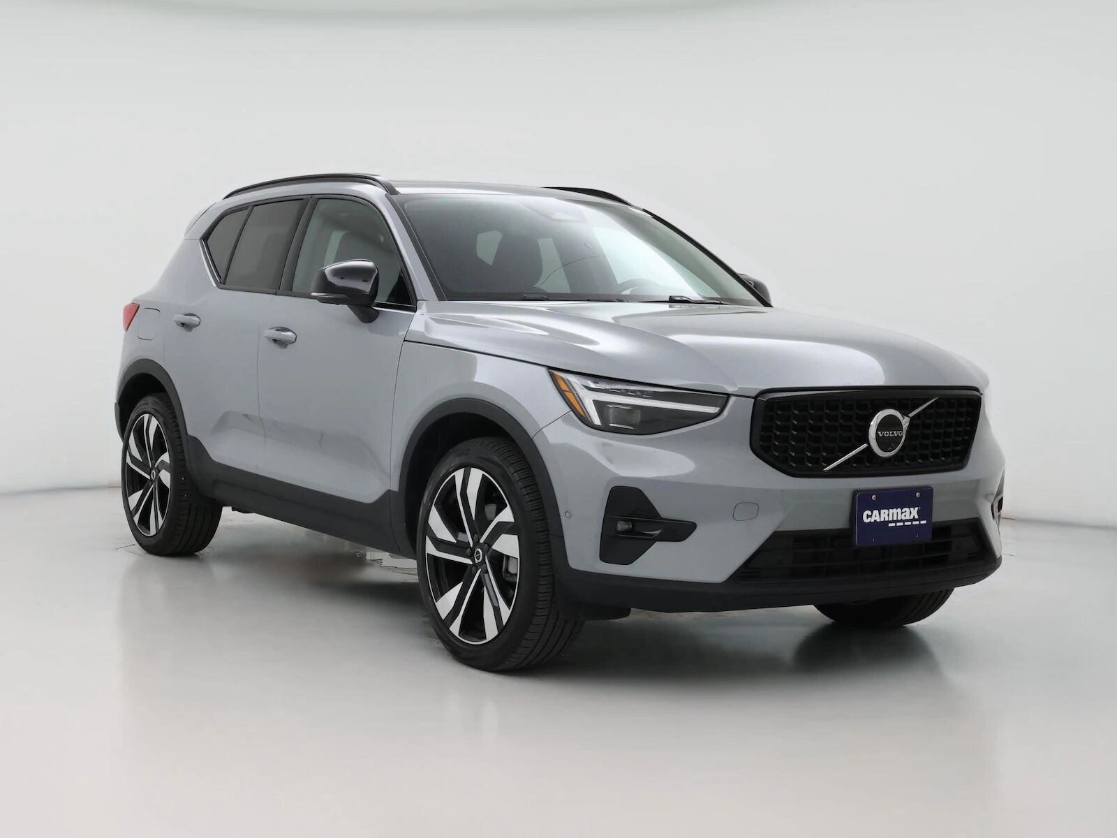 2024 VOLVO XC40