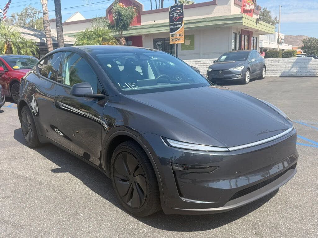 2026 TESLA Model Y