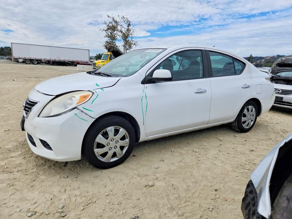 2013 NISSAN Versa