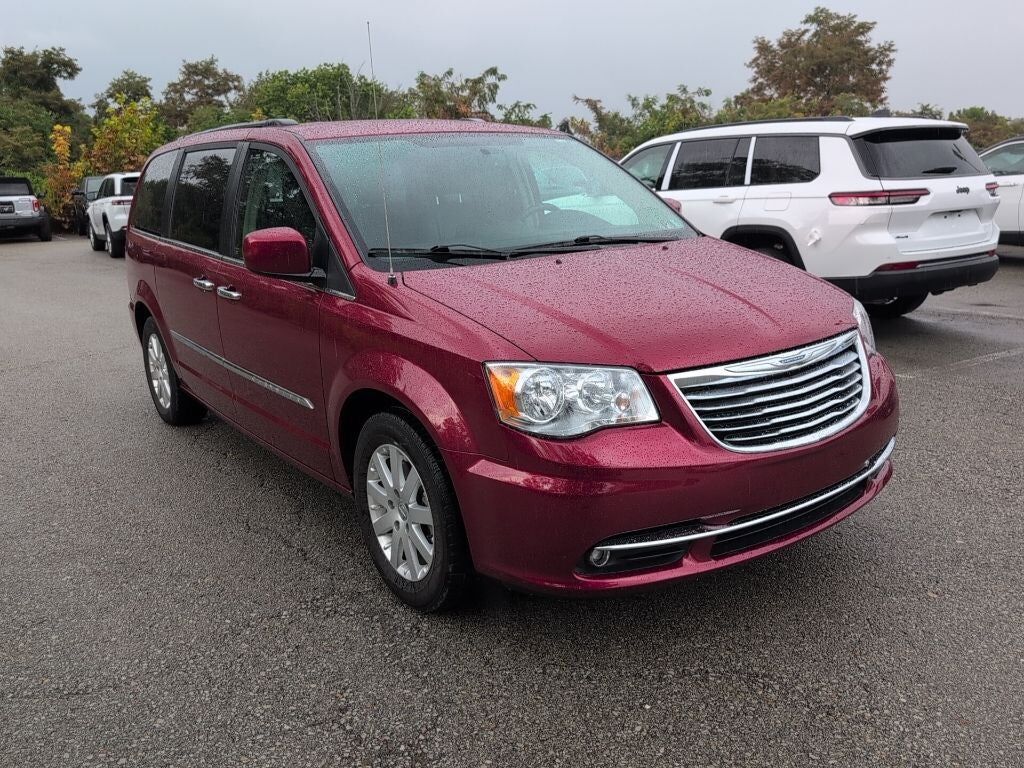 2014 CHRYSLER Town and Country