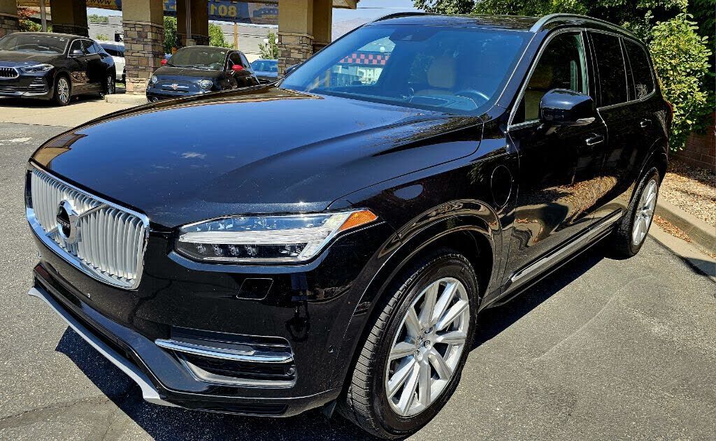 2017 VOLVO XC90