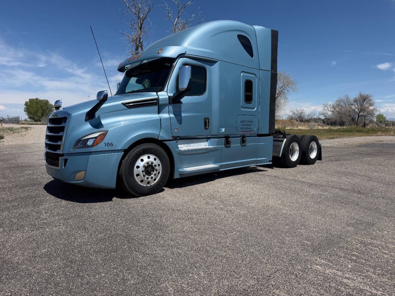 2019 FREIGHTLINER New Cascadia 126" Sleepercab