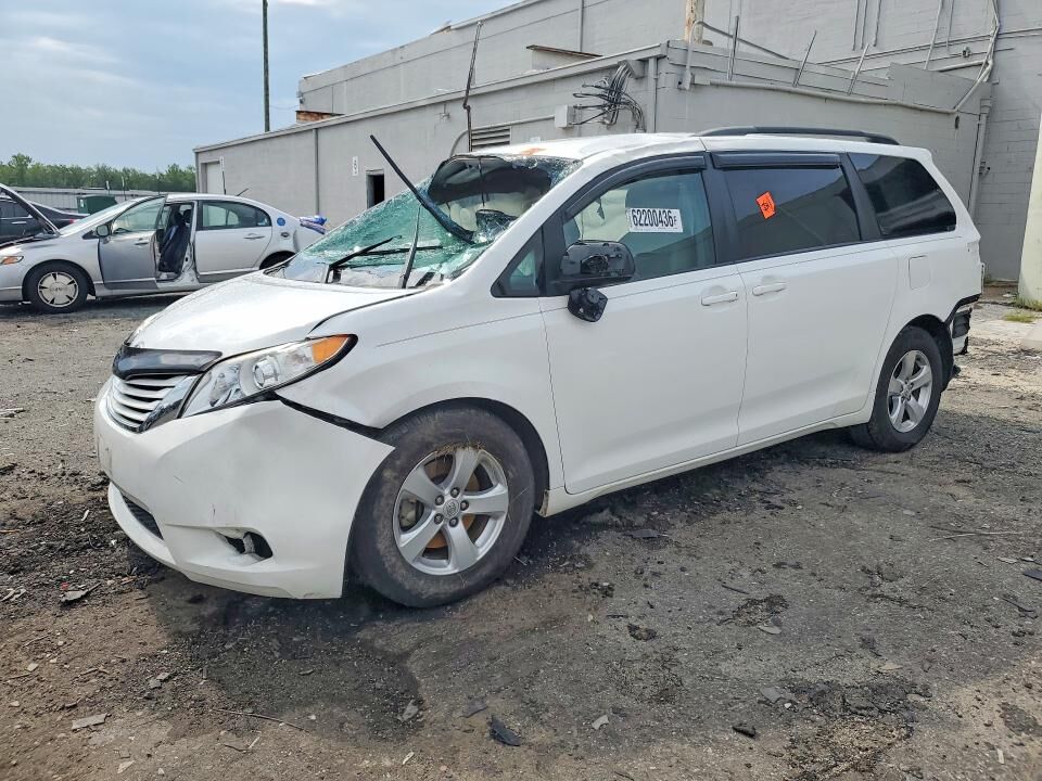 2015 TOYOTA Sienna