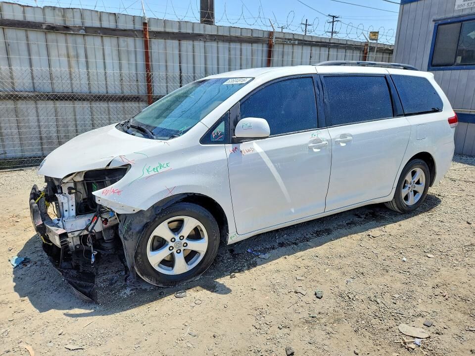 2012 TOYOTA Sienna