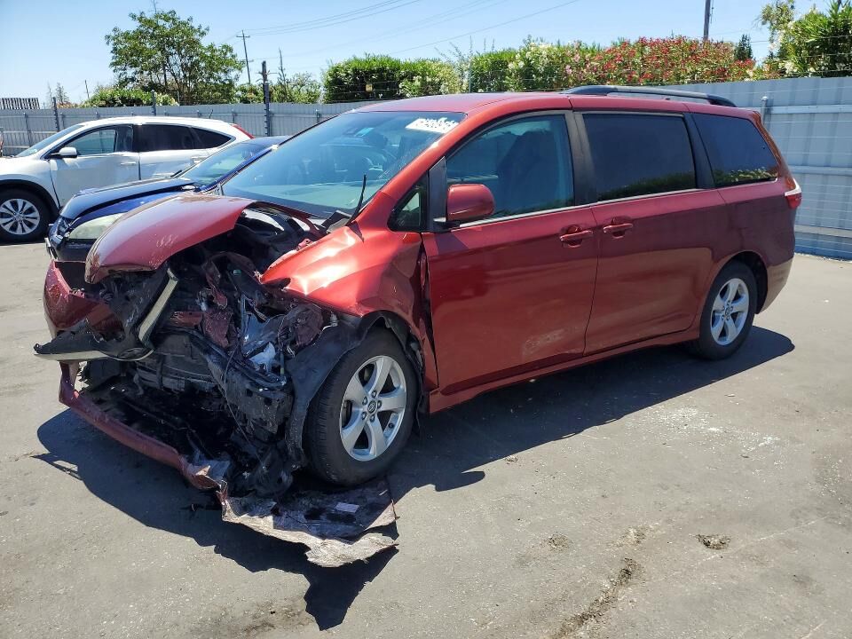 2019 TOYOTA Sienna