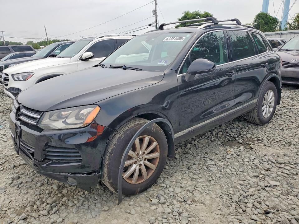 2011 VOLKSWAGEN Touareg