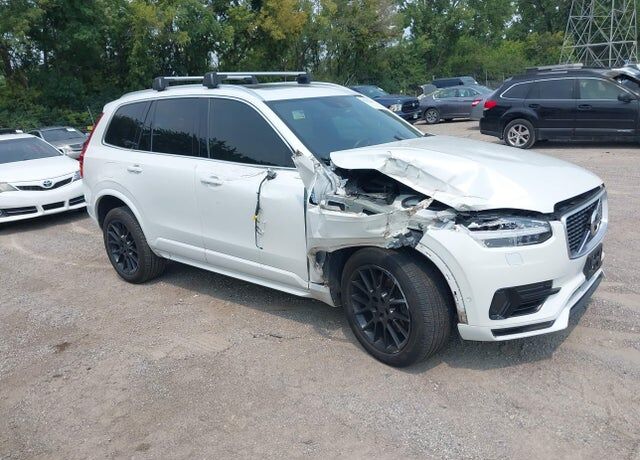 2017 VOLVO XC90