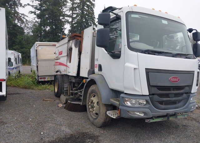 2020 PETERBILT 220