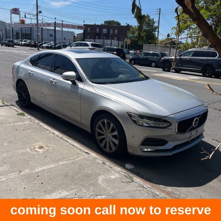 2017 VOLVO S90