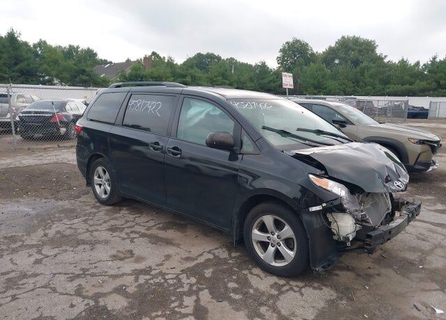 2015 TOYOTA Sienna