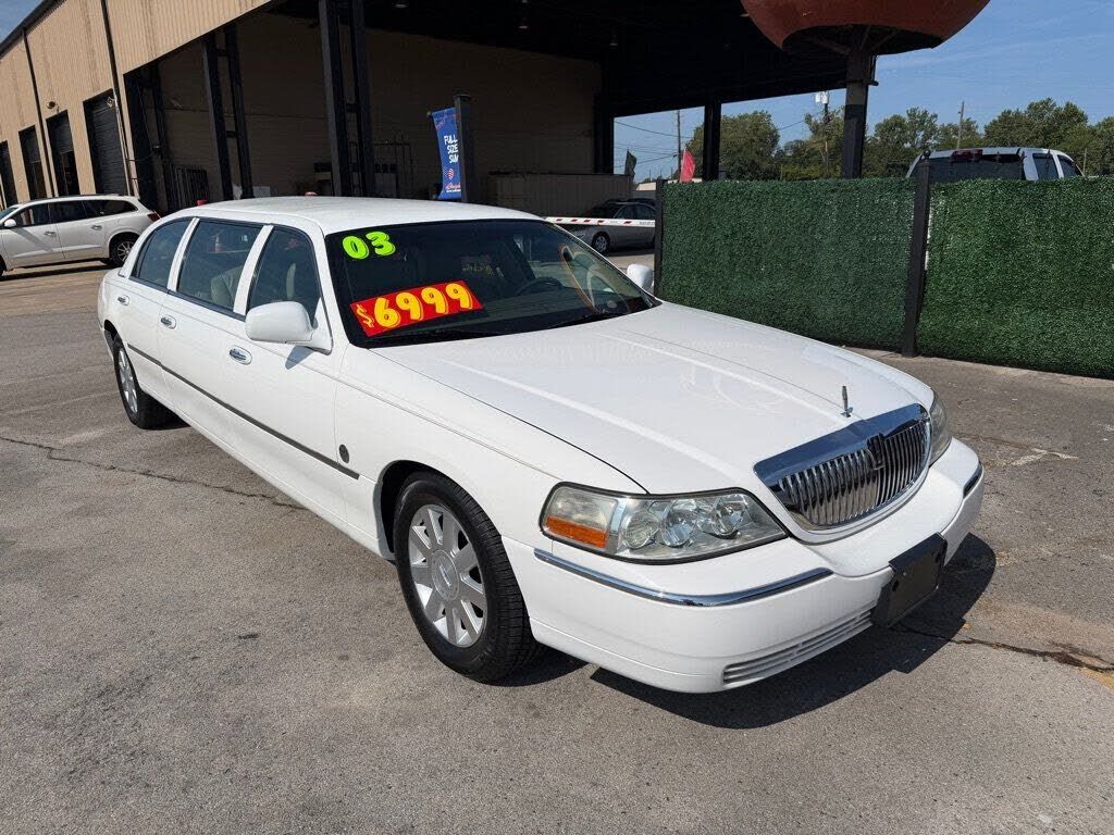2003 LINCOLN Town Car