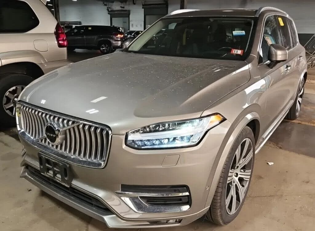 2022 VOLVO XC90