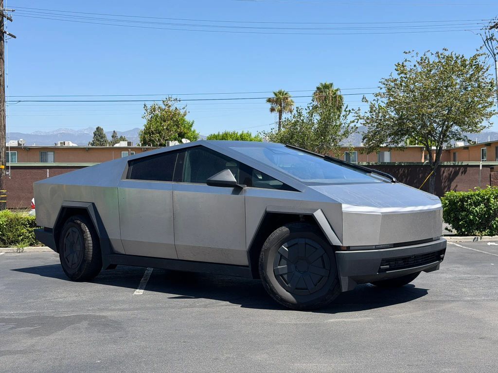 2025 TESLA Cybertruck