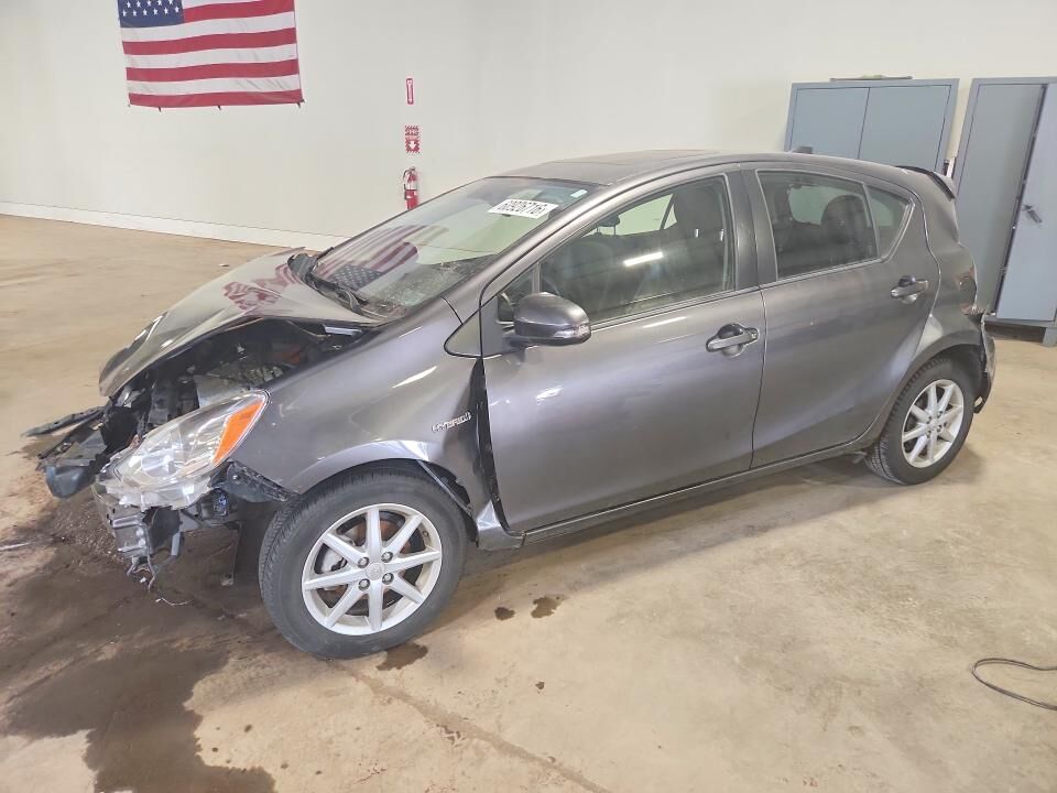 2016 TOYOTA Prius
