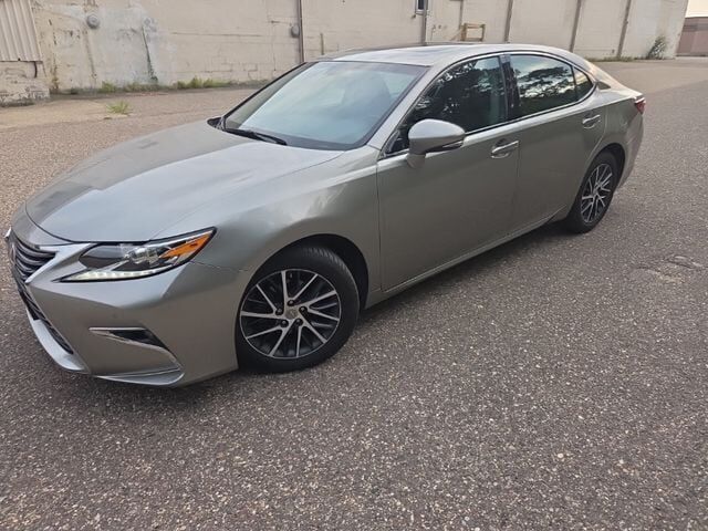 2016 LEXUS ES