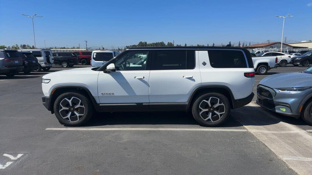 2024 RIVIAN R1S