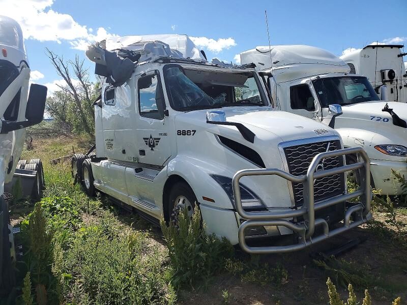 2025 VOLVO TRUCK VNL