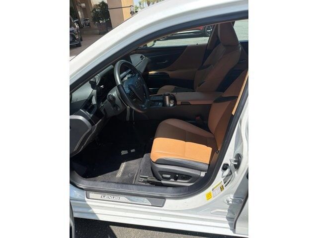 2022 LEXUS ES