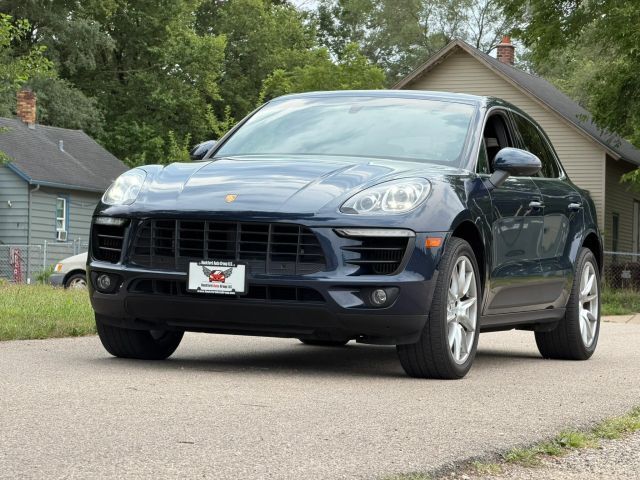 2016 PORSCHE Macan