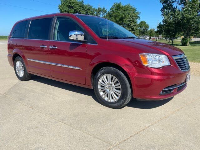 2016 CHRYSLER Town and Country