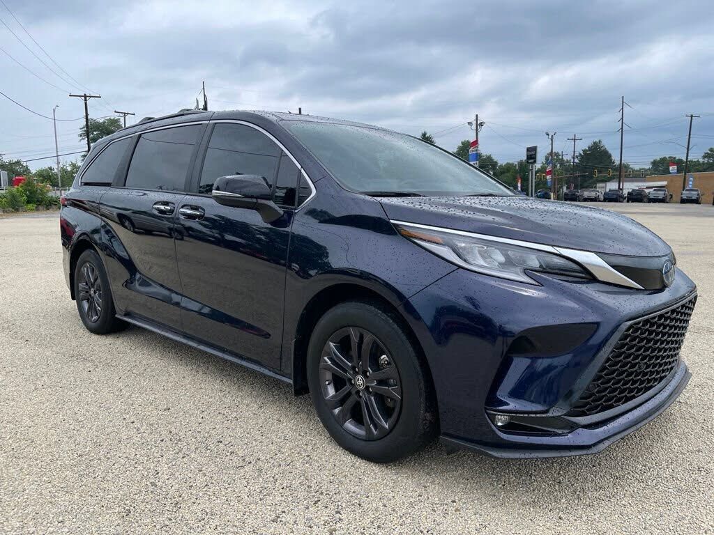 2024 TOYOTA Sienna