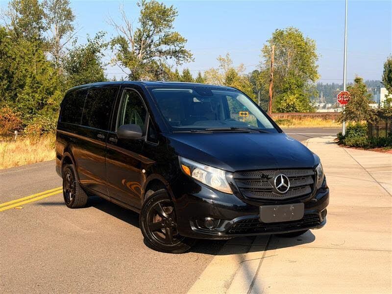2017 MERCEDES-BENZ METRIS